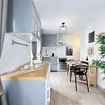 Stylish & Chic Duplex Near Eiffel Tower *