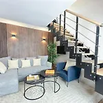 Stylish & Chic Duplex Near Eiffel Tower * Παρίσι