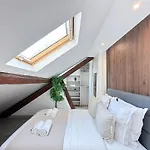 Stylish & Chic Duplex Near Eiffel Tower Διαμέρισμα *