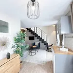 Stylish & Chic Duplex Near Eiffel Tower *