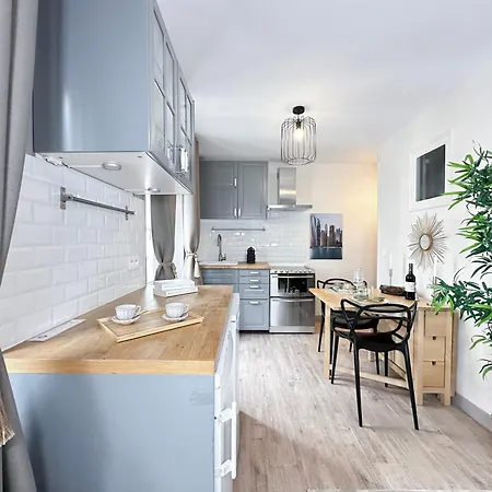 Stylish & Chic Duplex Near Eiffel Tower *