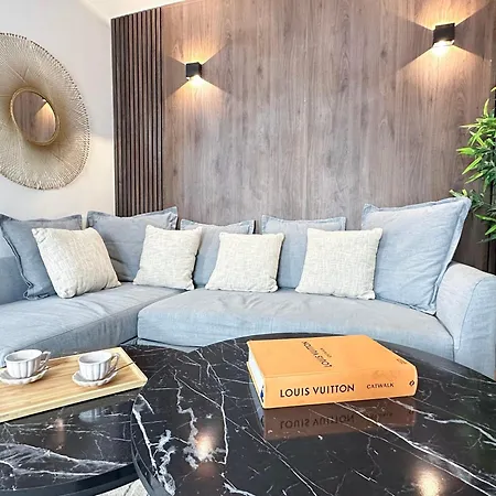 Stylish & Chic Duplex Near Eiffel Tower 巴黎