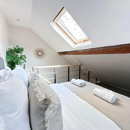 Stylish & Chic Duplex Near Eiffel Tower