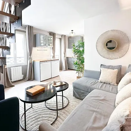 Stylish & Chic Duplex Near Eiffel Tower *