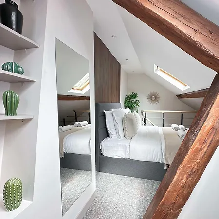 Stylish & Chic Duplex Near Eiffel Tower * 巴黎