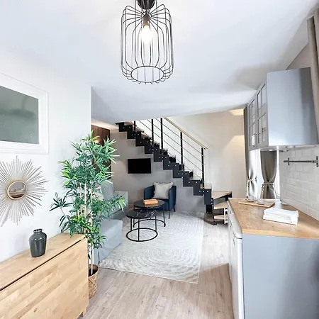 Stylish & Chic Duplex Near Eiffel Tower *