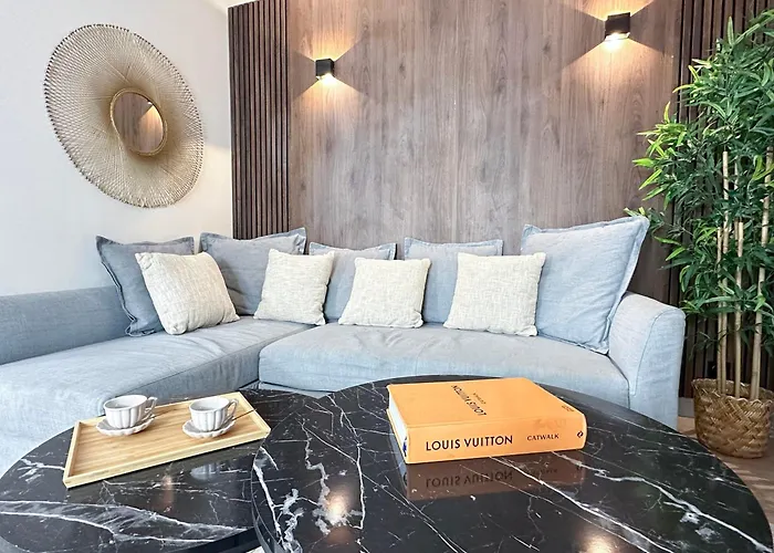 Stylish & Chic Duplex Near Eiffel Tower 巴黎