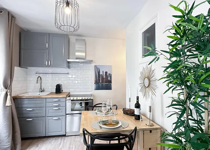 Apartament Stylish & Chic Duplex Near Eiffel Tower Paryż
