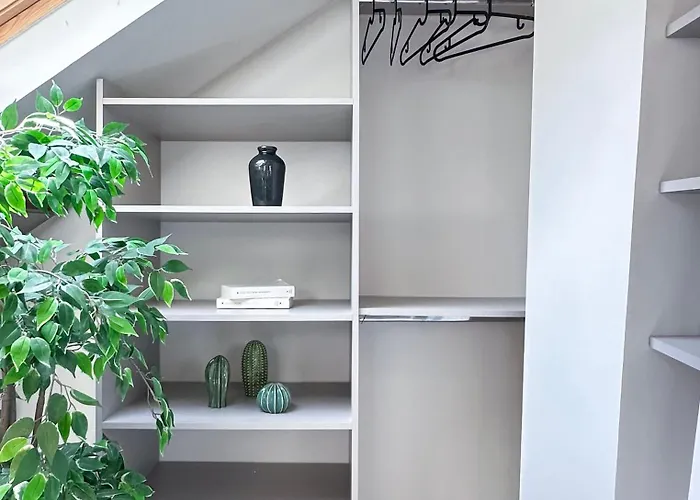 Stylish & Chic Duplex Near Eiffel Tower Paryż