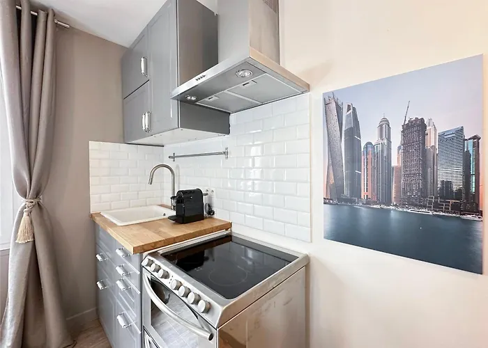 Stylish & Chic Duplex Near Eiffel Tower Paryż