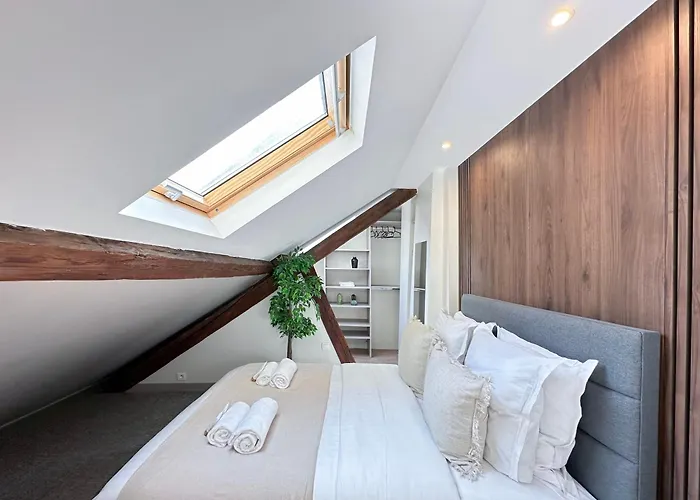 Stylish & Chic Duplex Near Eiffel Tower 公寓 *