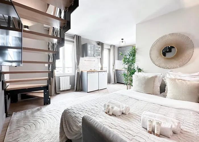 Stylish & Chic Duplex Near Eiffel Tower *