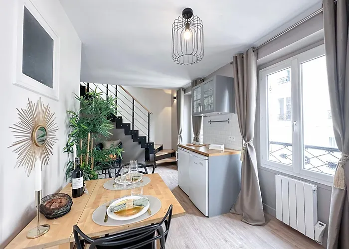 Stylish & Chic Duplex Near Eiffel Tower *