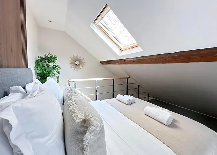 Stylish & Chic Duplex Near Eiffel Tower