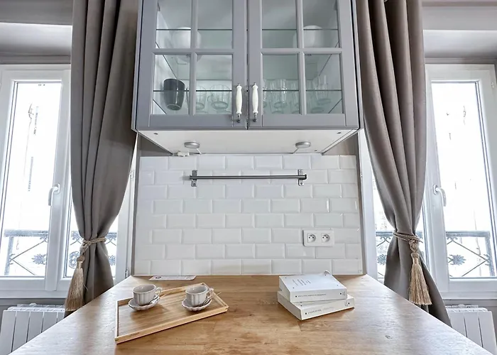 Stylish & Chic Duplex Near Eiffel Tower