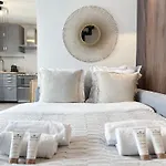 Stylish & Chic Duplex Near Eiffel Tower Апартаменты