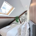 Апартаменты Stylish & Chic Duplex Near Eiffel Tower *