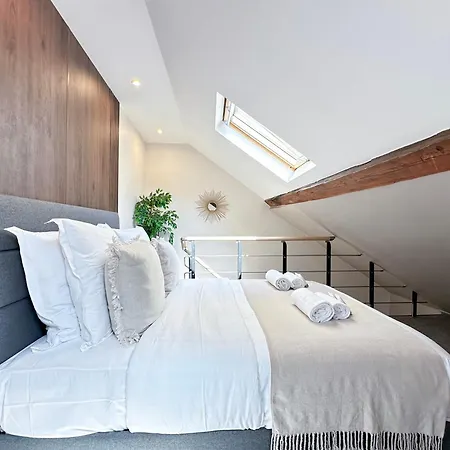 Stylish & Chic Duplex Near Eiffel Tower *