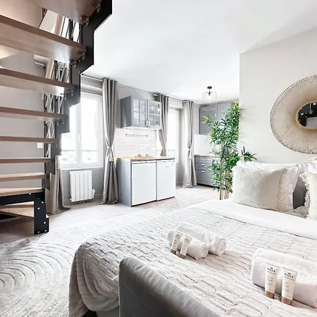 Stylish & Chic Duplex Near Eiffel Tower *