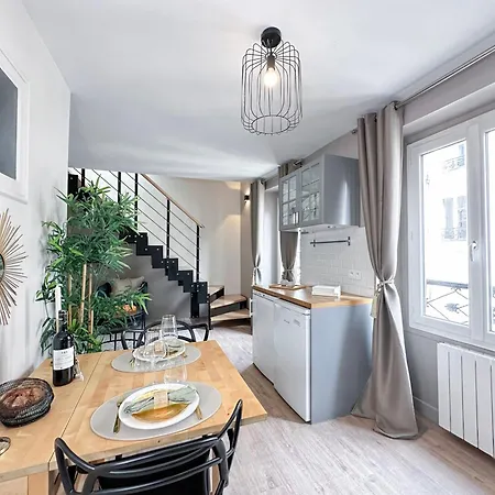 Stylish & Chic Duplex Near Eiffel Tower *