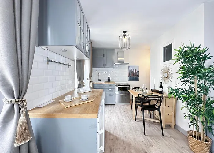 Stylish & Chic Duplex Near Eiffel Tower *
