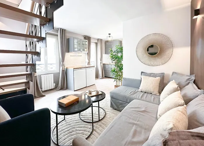 Stylish & Chic Duplex Near Eiffel Tower *