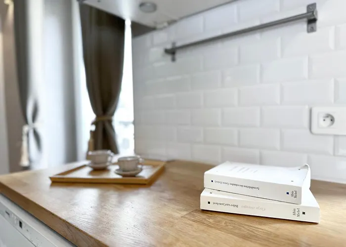 Stylish & Chic Duplex Near Eiffel Tower דירה *