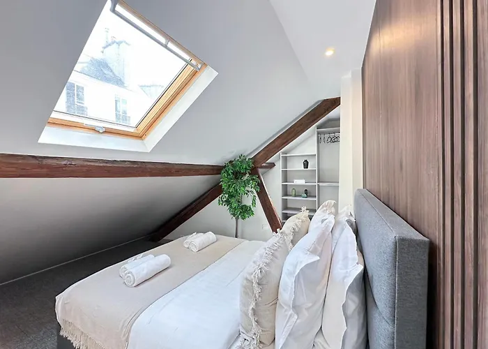 דירה Stylish & Chic Duplex Near Eiffel Tower *