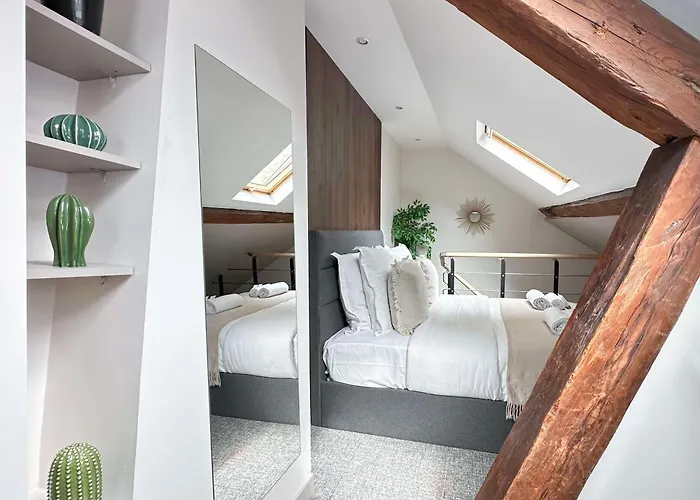 Stylish & Chic Duplex Near Eiffel Tower * פריז